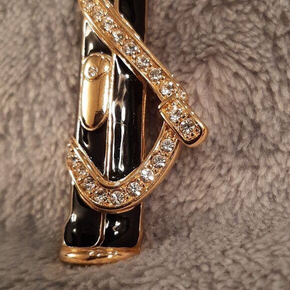 Swarovski Crystal Swan Black and Gold Golf Club Pin Brooch Lapel - Picture 2 of 9